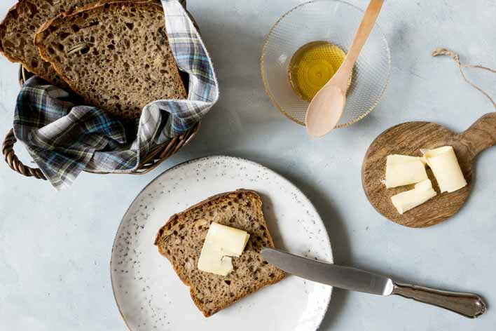 Dinkel-Sauerteig Vollkornbrot zum Frühstück