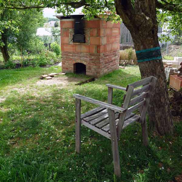 Neue Fundamente für den Holzbackofen