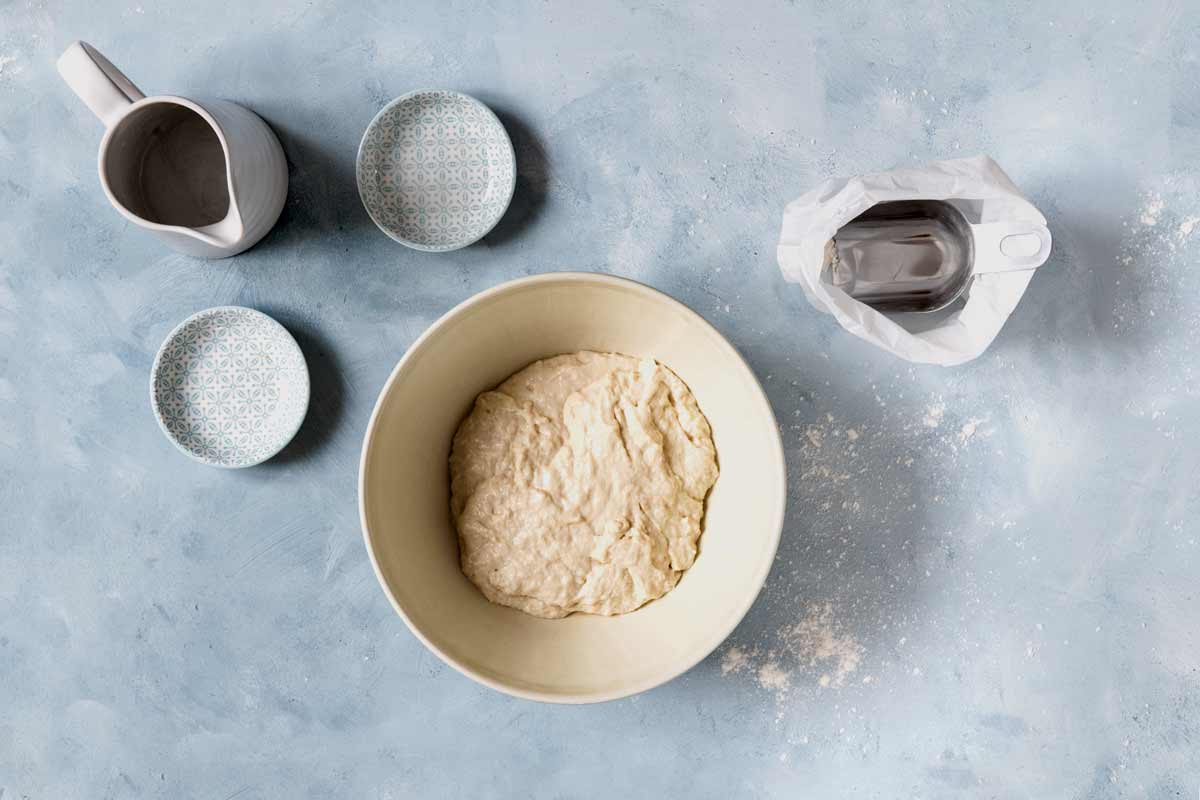 Rustikales Wurzelbaguette aus dem Holzbackofen | Poolish anrühren