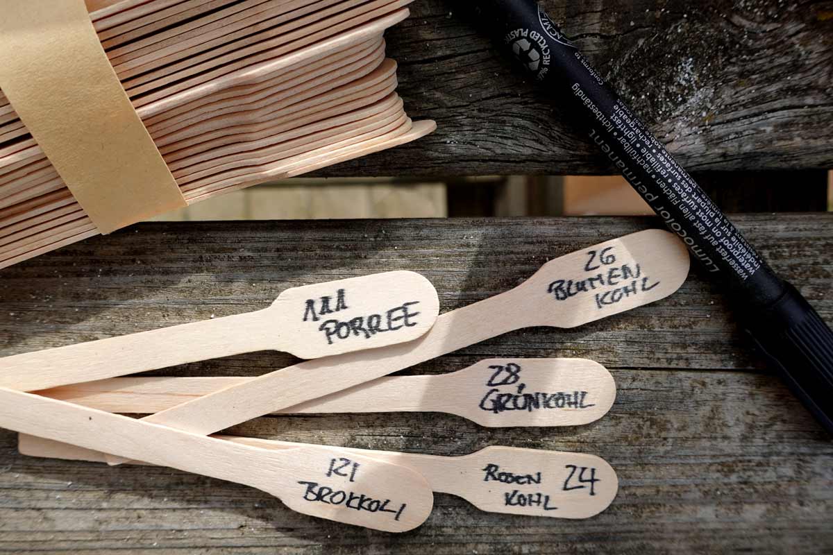 Holzspatel mit Beschriftung für Ansaat