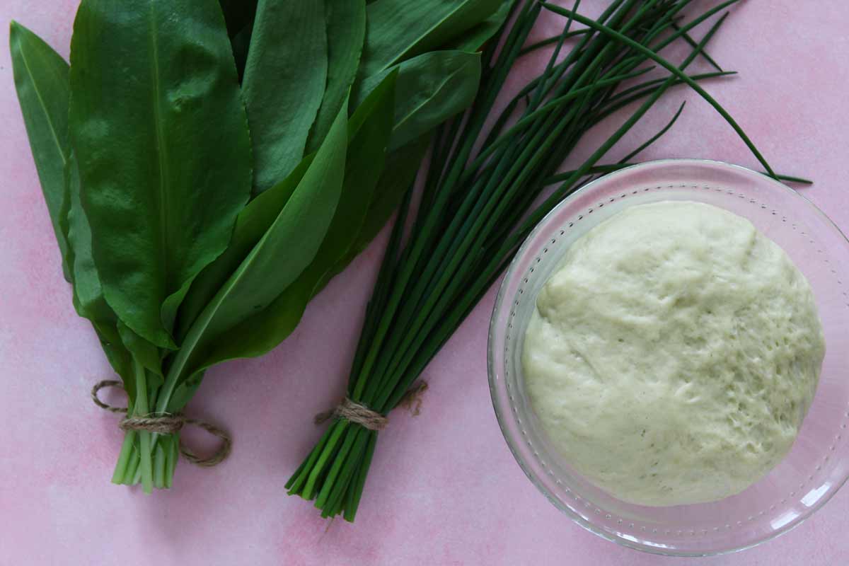 Hefeteig, Bärlauch und Schnittlauch