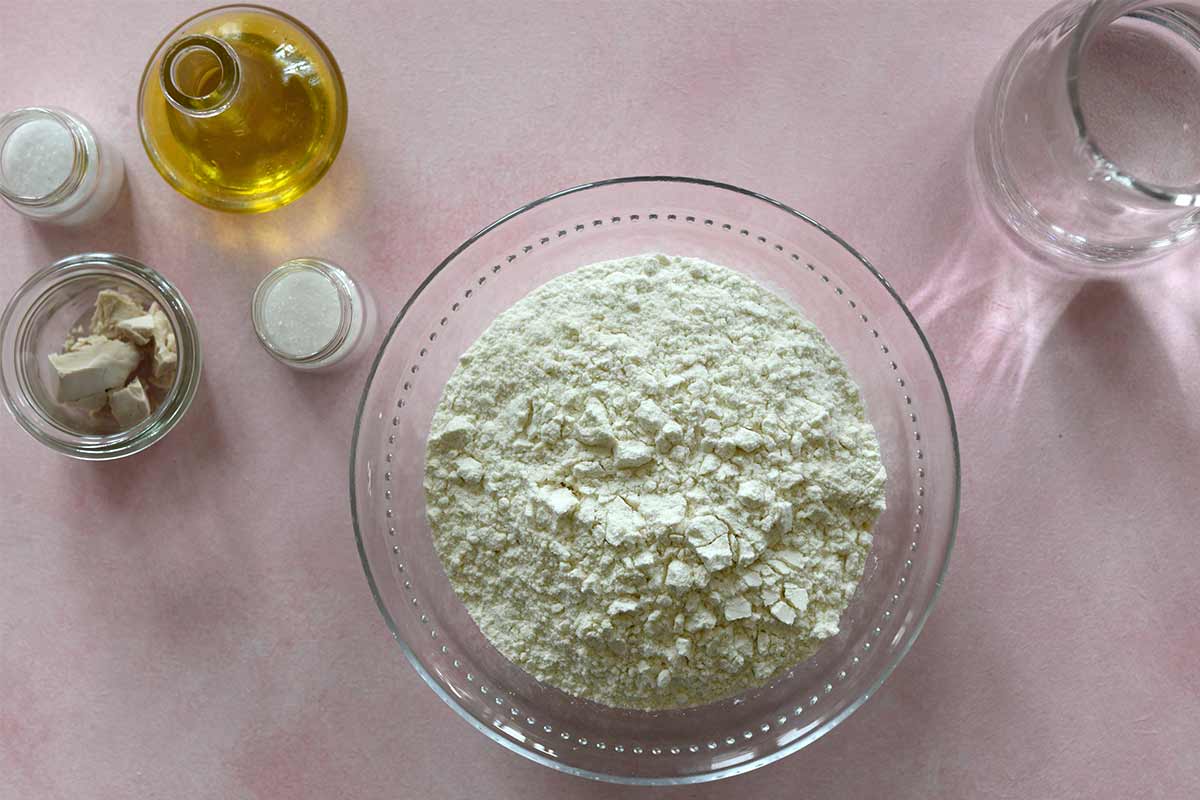 Mehl, Wasser, Öl und Hefe