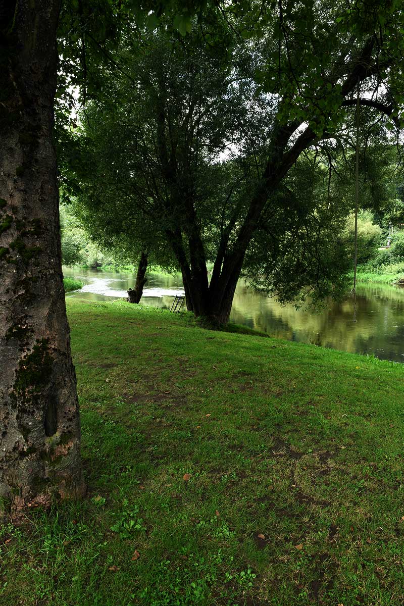 Liegewiese an der Naab mit Blick auf Duggendorf