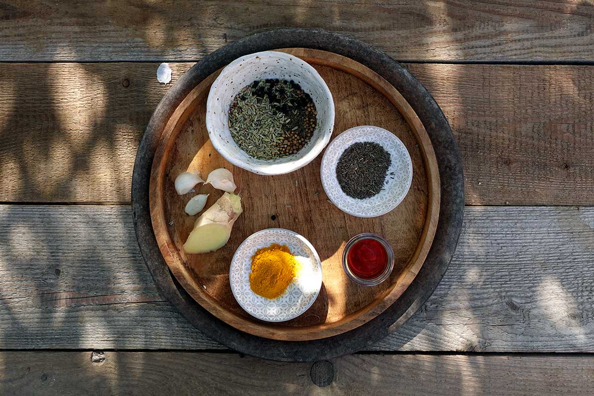 Ingwer, Knoblauch und indische Gewürze