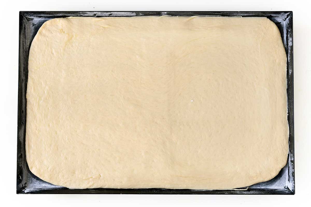 Hefeteig auf einem 60 x 40 x 3 cm, Blaublech