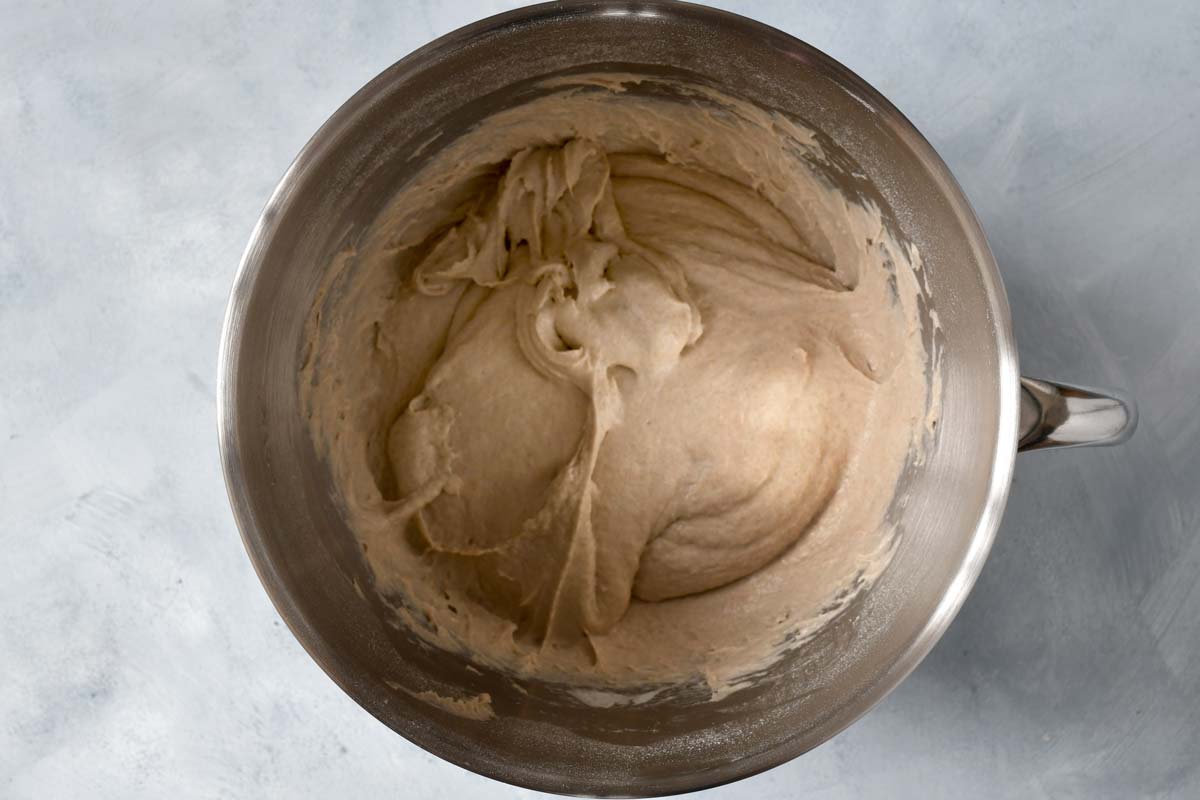 Roggenmischbrot mit Sauerteig: So sieht ein richtig klebriger Roggenteig aus