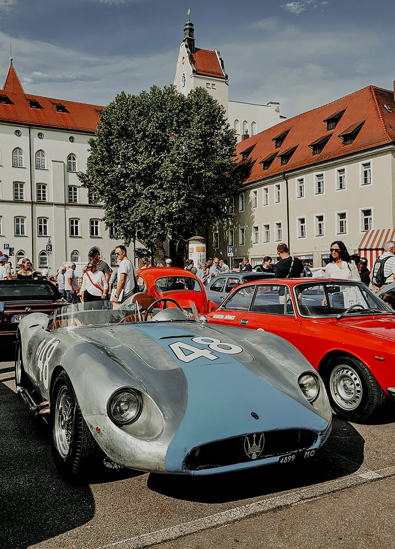 Maserati 450S von 1958 mit Startnummer 48 auf dem Alten Kornmarkt