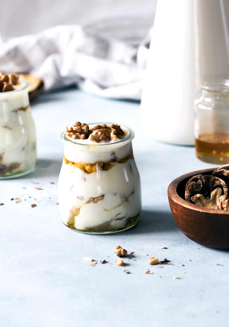 DIY Joghurt mit Honig und Nüssen