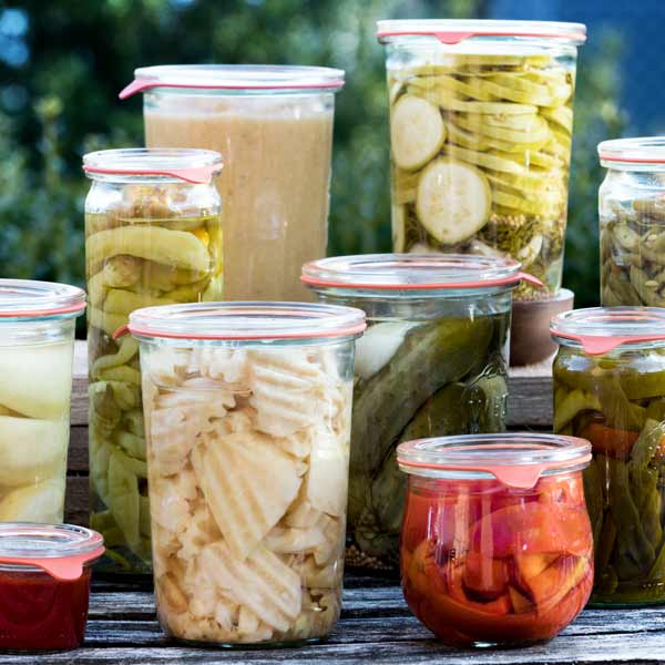 3 Weckgläser mit eigemachtem Sellerie, Gurken und Bohnen